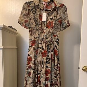 Midi length dress in a floral pattern, size small